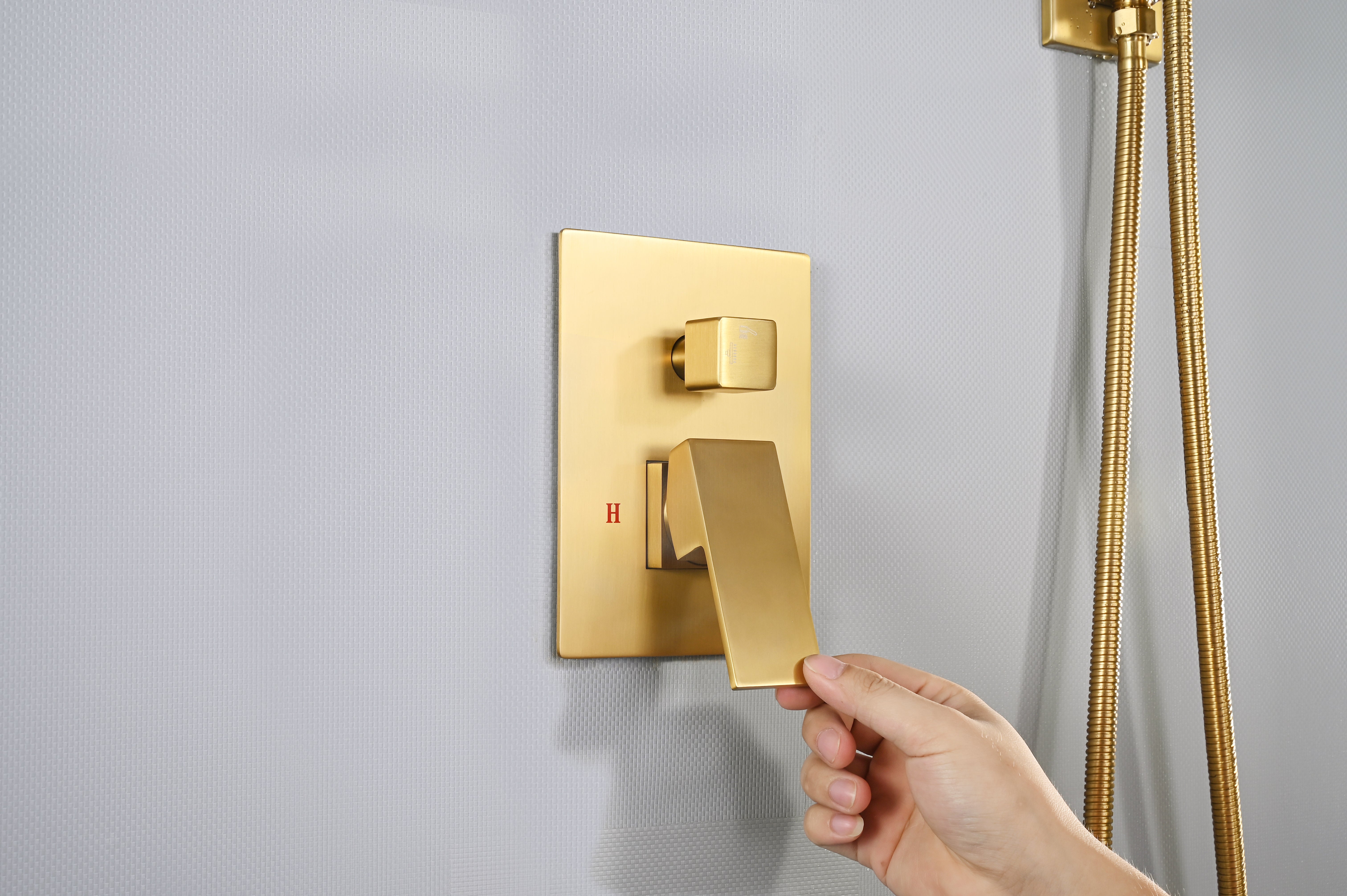 Water land ダブルスイッシャー Gold EVERSTEIN Single-Handle Rain 2-Spray Square 10 in. Dual Shower